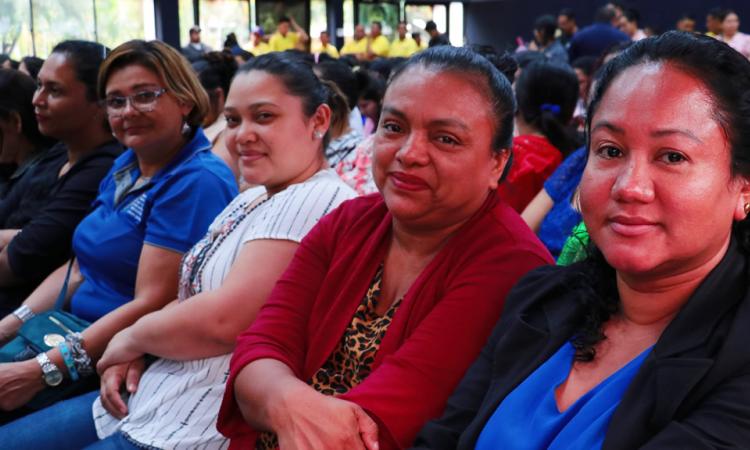 UNAN-Managua rinde homenaje a las madres universitarias