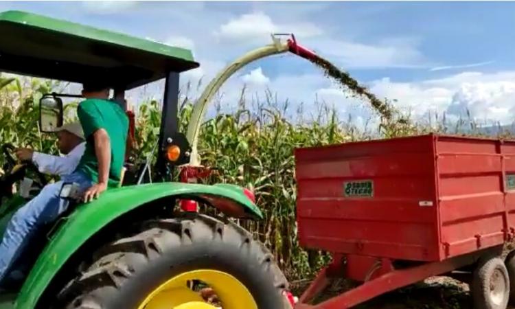   Entrega de maquinaria e implementos agrícolas a la UNAG – Comayagua