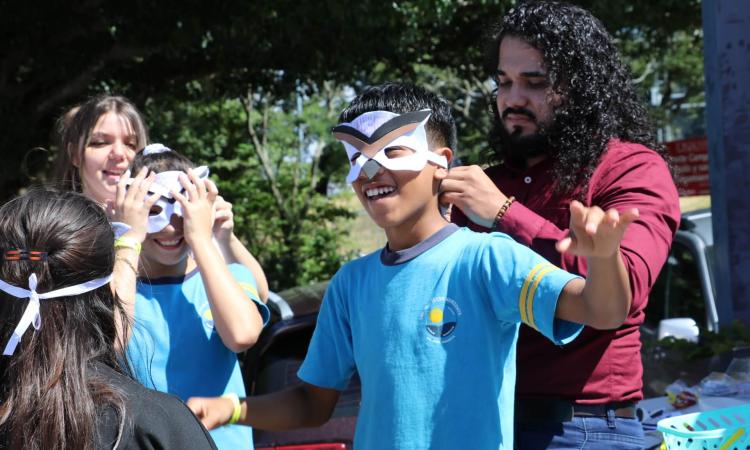 800 niños disfrutaron del Día de la Niñez Científica