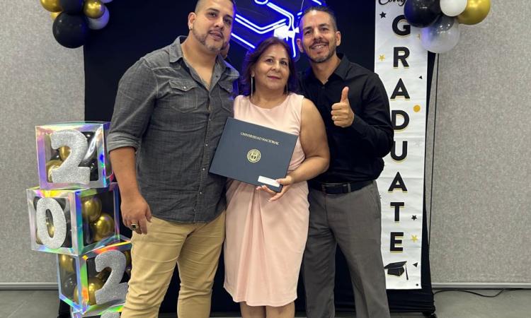 María Auxiliadora, el sueño de graduación cumplido a sus 62 años