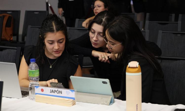 Estudiantes plantean preocupación por uso ético de la IA en la energía nuclear