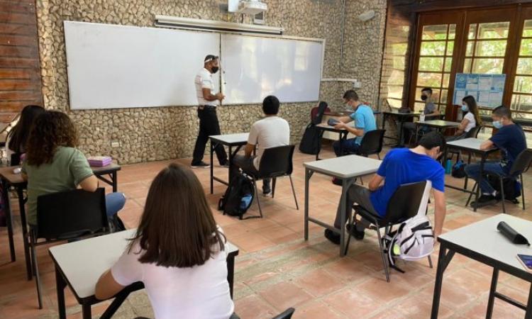 Con ilusión y seguridad, Colegio Humanístico inició lecciones presenciales