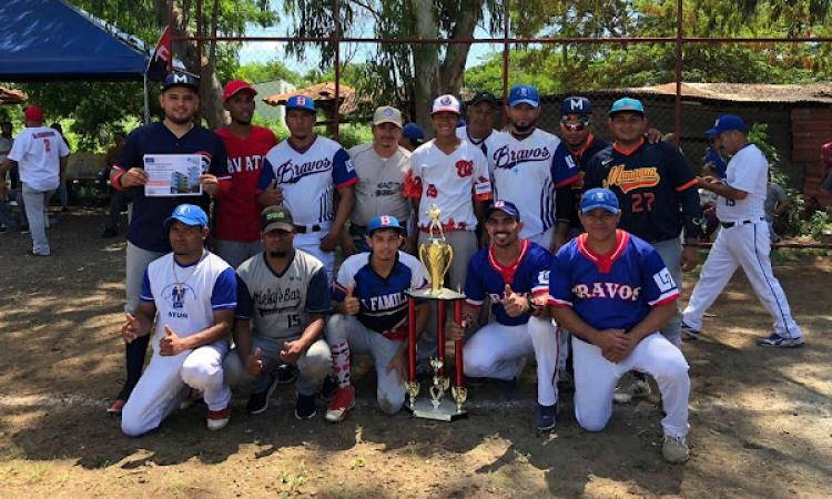 “Los Bravos” Ganan Torneo De Softball UNI