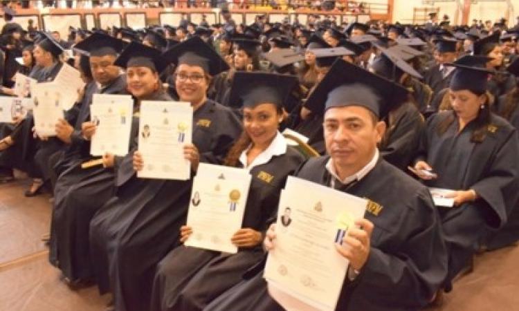 UPNFM gradúa más de 600 estudiantes 