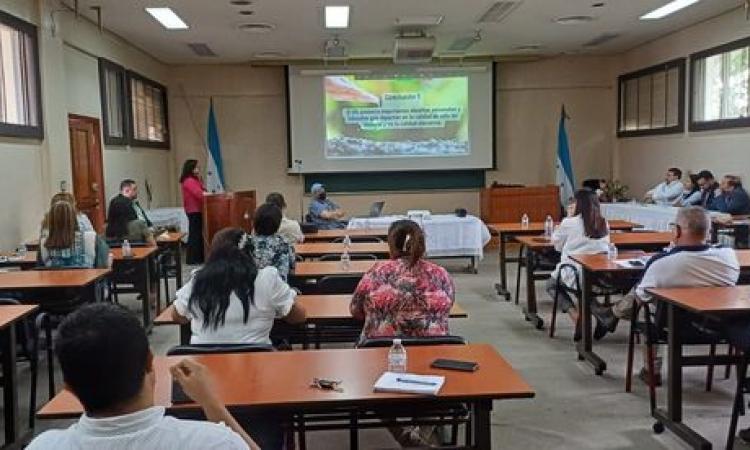 Socializacion los resultados de investigación bienestar docente en Honduras 2023