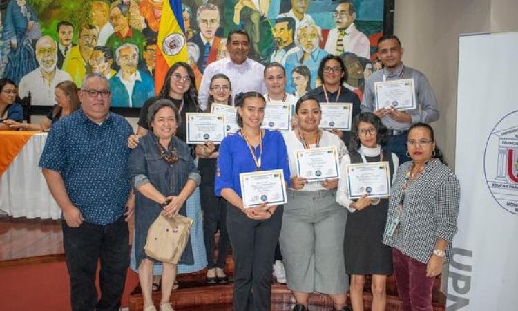 UPNFM premia a estudiantes de excelencia academica 2024