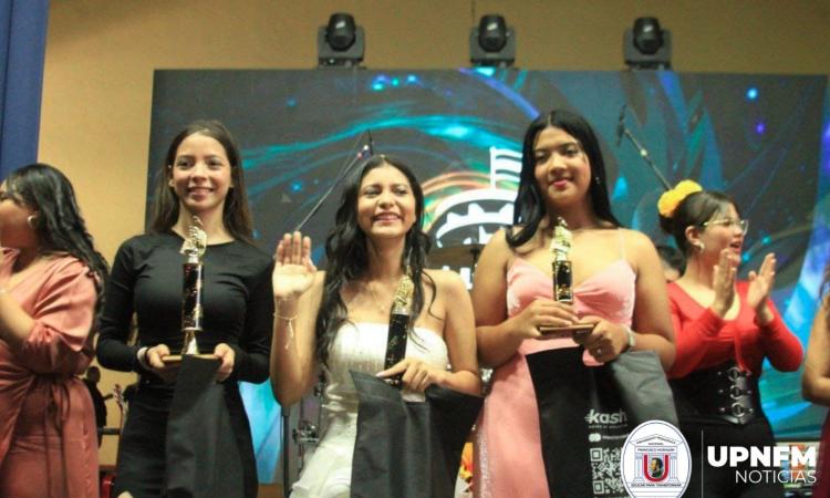 Estudiante del CIIE gana primer lugar en intercolegial de canto 