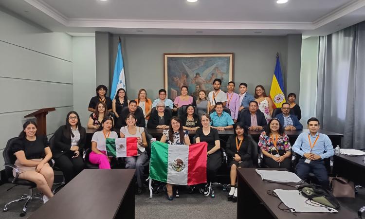 Equipo de rectoría y decanos reciben estudiantes mexicanos 