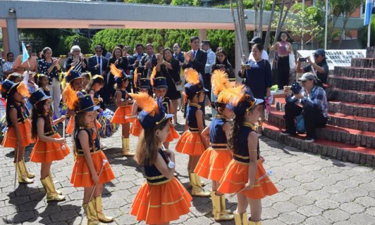 CIIE celebra 203 aniversario de independencia con un colorido desfile patrio