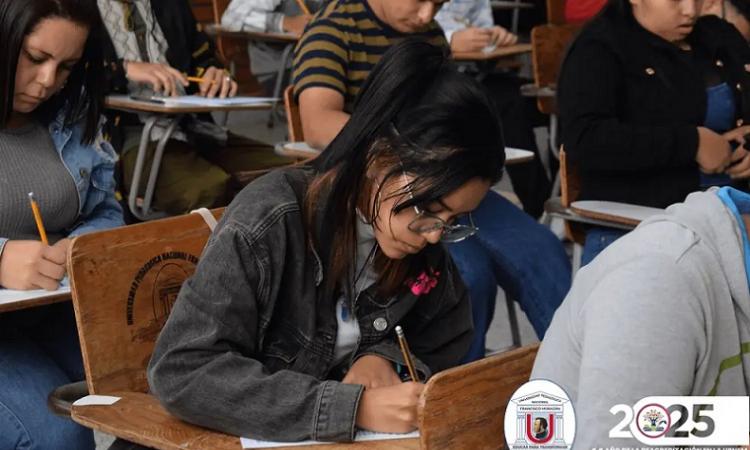 Examen extraordinario de admision para 2000 aspirante en la upnfm