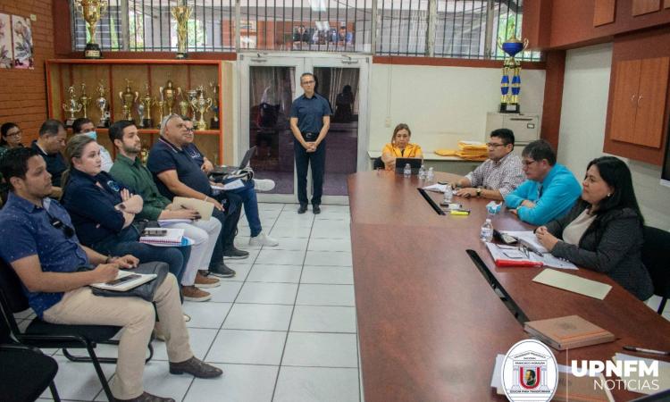 Comunidad Universitaria participa en apertura de pliegos de licitación de proveedores de servicios 