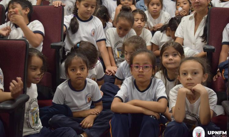 Con colección de cuentos infantiles UPNFM  celebra Día del Idioma Español 