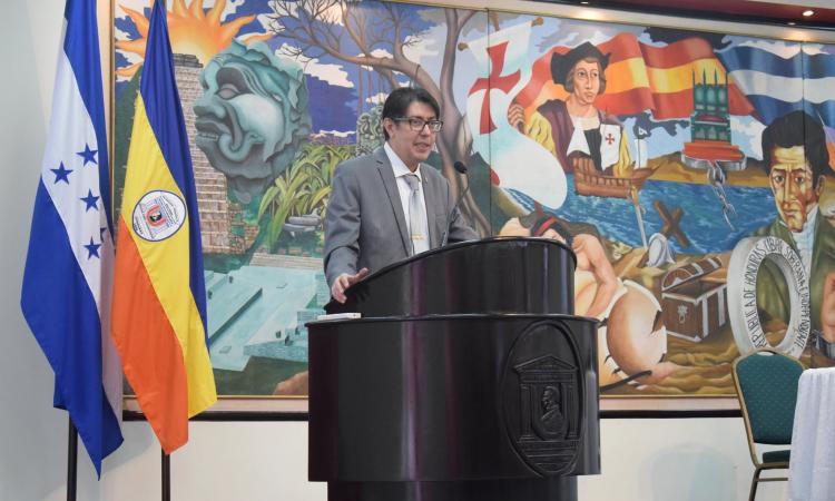 UPNFM presenta libro de historia de Honduras en el marco del Bicentenario