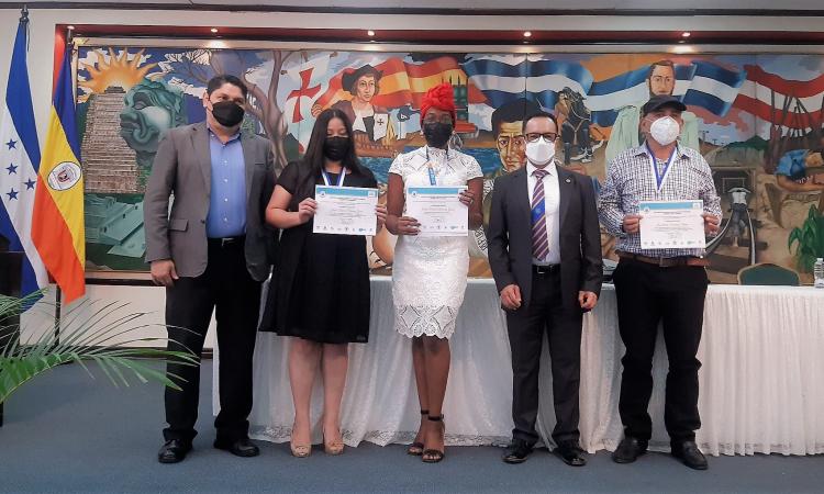 Docentes hondureños reciben galardón REDLEI