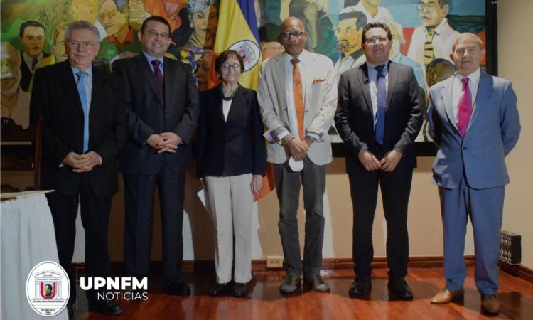   Entrega premio INCA Garcilaso de la Vega en la UPNFM