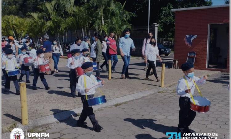 Niños Del CIIE Realizan Desfile En Honor A La Independencia Patria