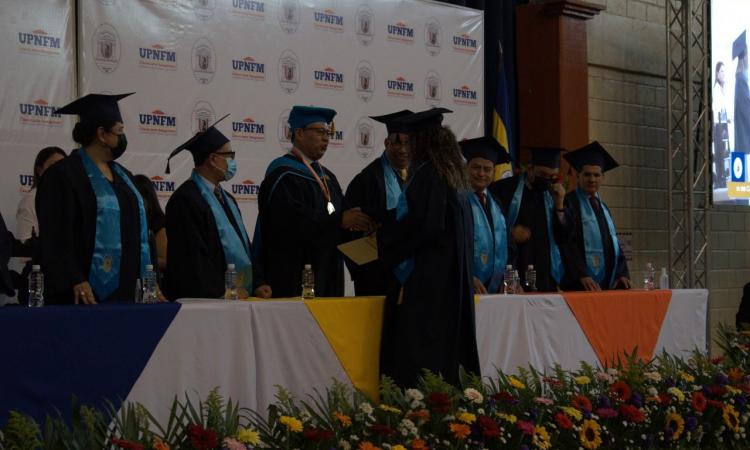 Más de 400 profesionales en todas Honduras gradúa la UPNFM 
