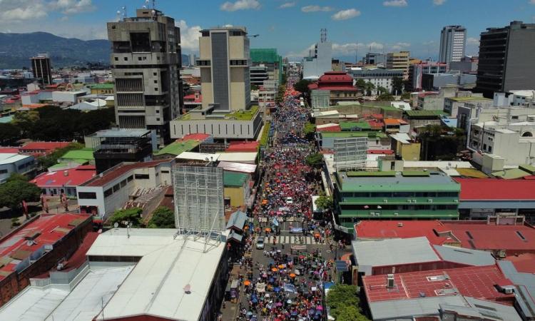 Multitudinaria movilización pacífica por un “Pacto Nacional por la Educación Pública”