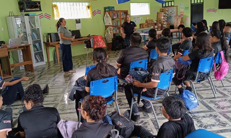 UTN visitó estudiantes de colegios de la región de Talamanca