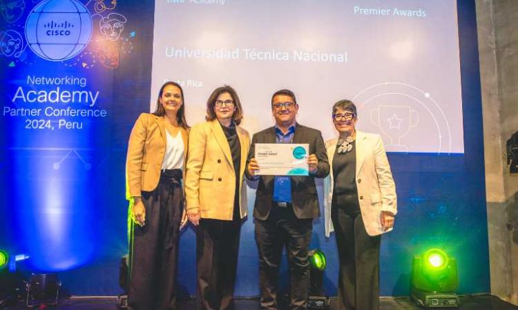 UTN recibió reconocimiento como Partner Premier de Cisco Networking Academy en Congreso Latinoamericano 2024