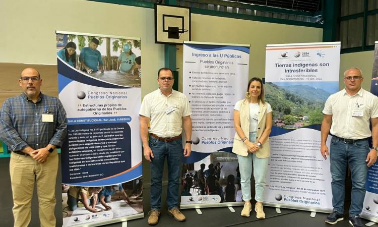 Autoridades de la Universidad Técnica Nacional en el Congreso Nacional de Pueblos Originarios