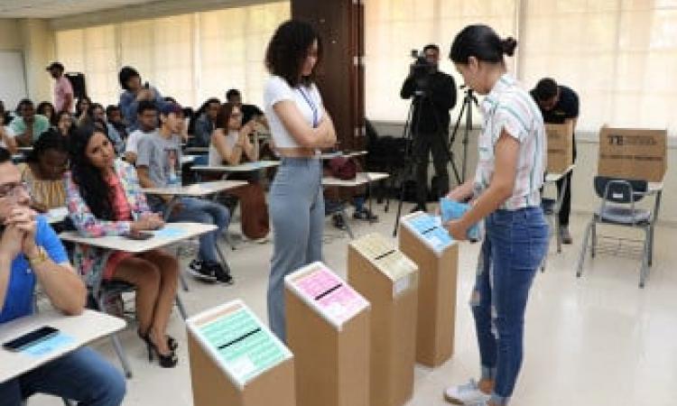  Estudiantes de la UTP se capacitan con el Proyecto Voto Joven Informado