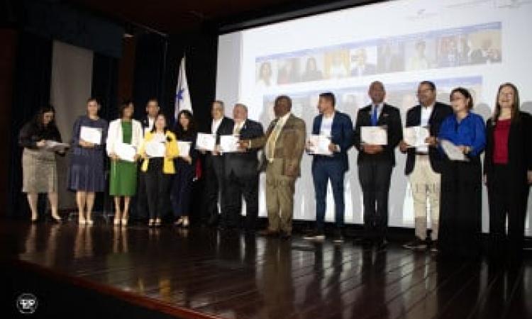 La UTP y su Rector reciben reconocimiento por la SNE de Panamá