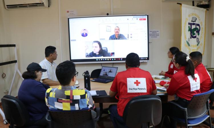 Acercamiento entre el Centro Regional de Veraguas y la Cruz Roja Panameña