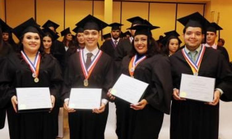 Centro Regional de Azuero celebra su Ceremonia de Graduación